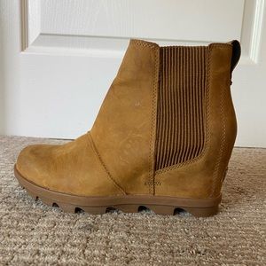 Sorel- Joan of Artic chelsea boot. Sz 8
